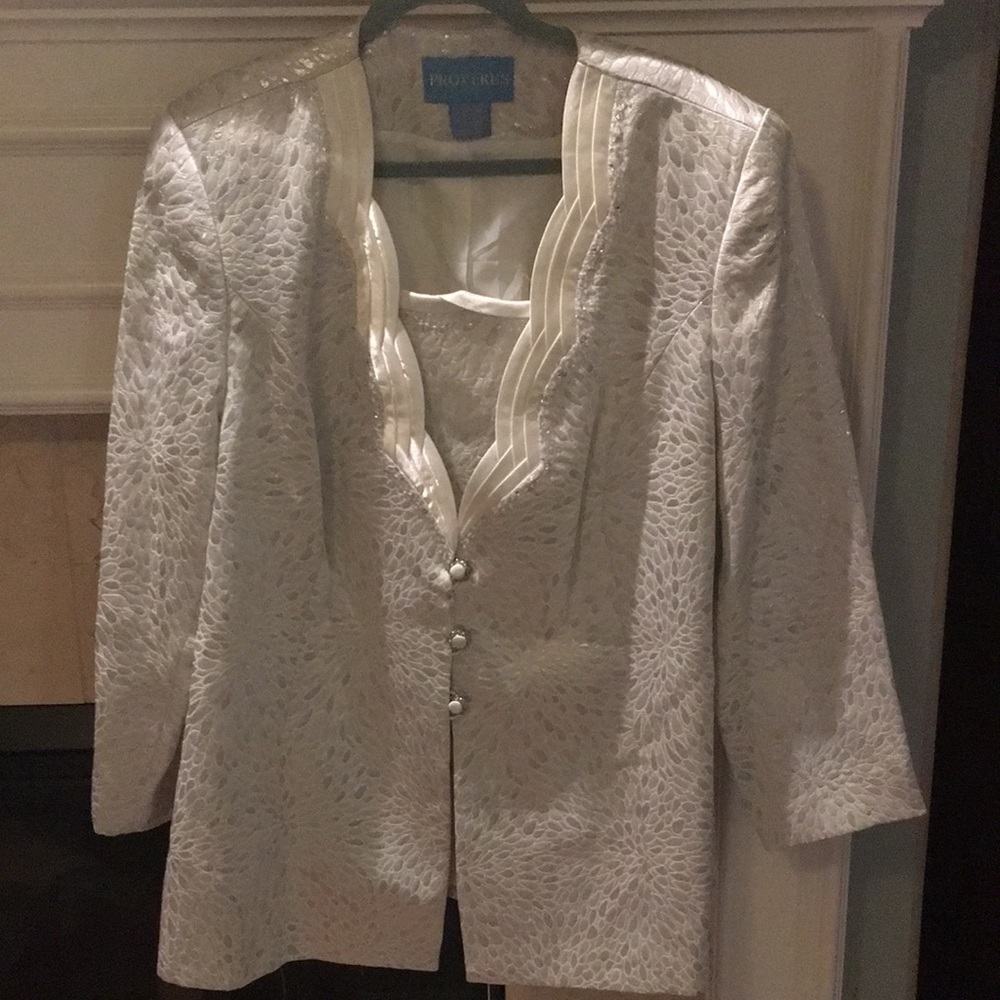 Beautiful Mother of the Bride Suit